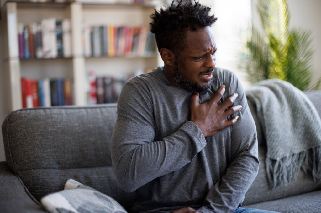 D'Angelo seemed stressed and touching his chest in pain, illustrating delicate symptoms of heart disease
