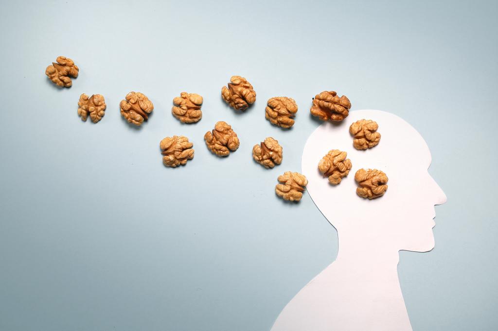 Neurologist reveals 8 foods he eats for better brain health