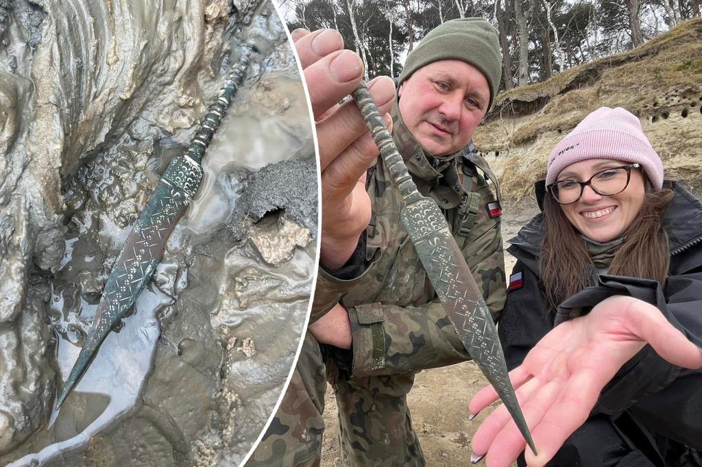 Husband's beach walk, the woman gives the discovery of ancient weapons holding 'secret' from the past